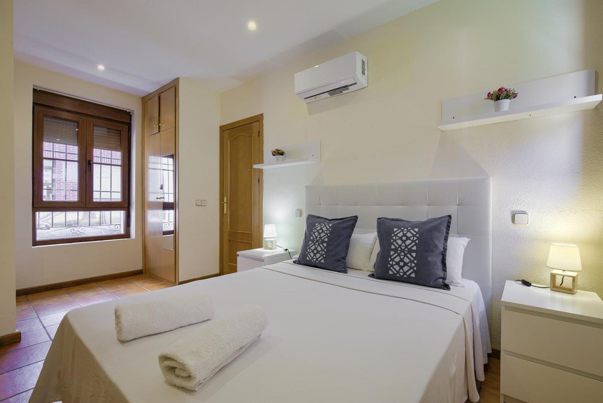 Casona 44 - Apartamento Para 2 Con Wifi, Ac Y Patio Exterior Alcalá de Henares Dış mekan fotoğraf