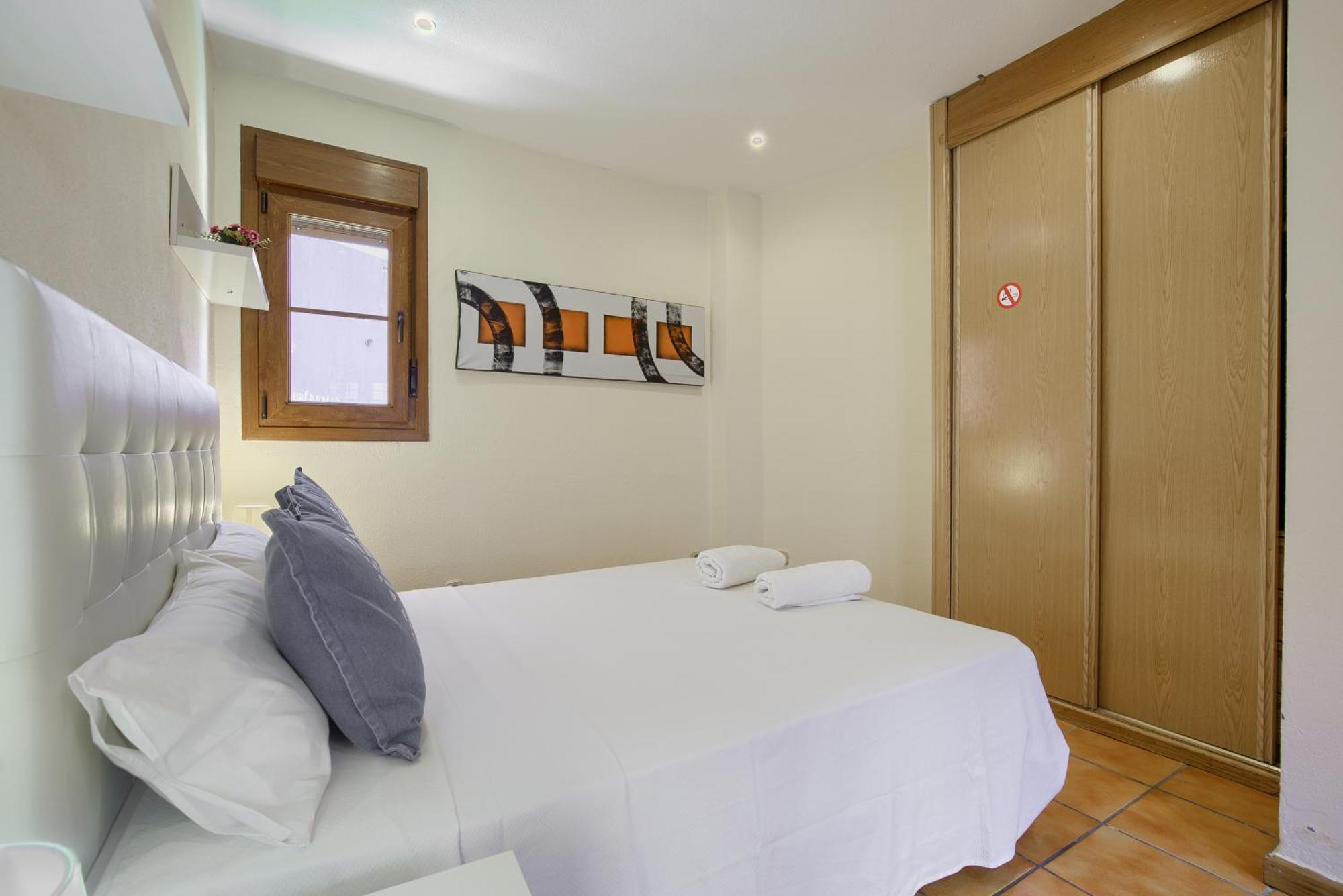 Casona 44 - Apartamento Para 2 Con Wifi, Ac Y Patio Exterior Alcalá de Henares Dış mekan fotoğraf